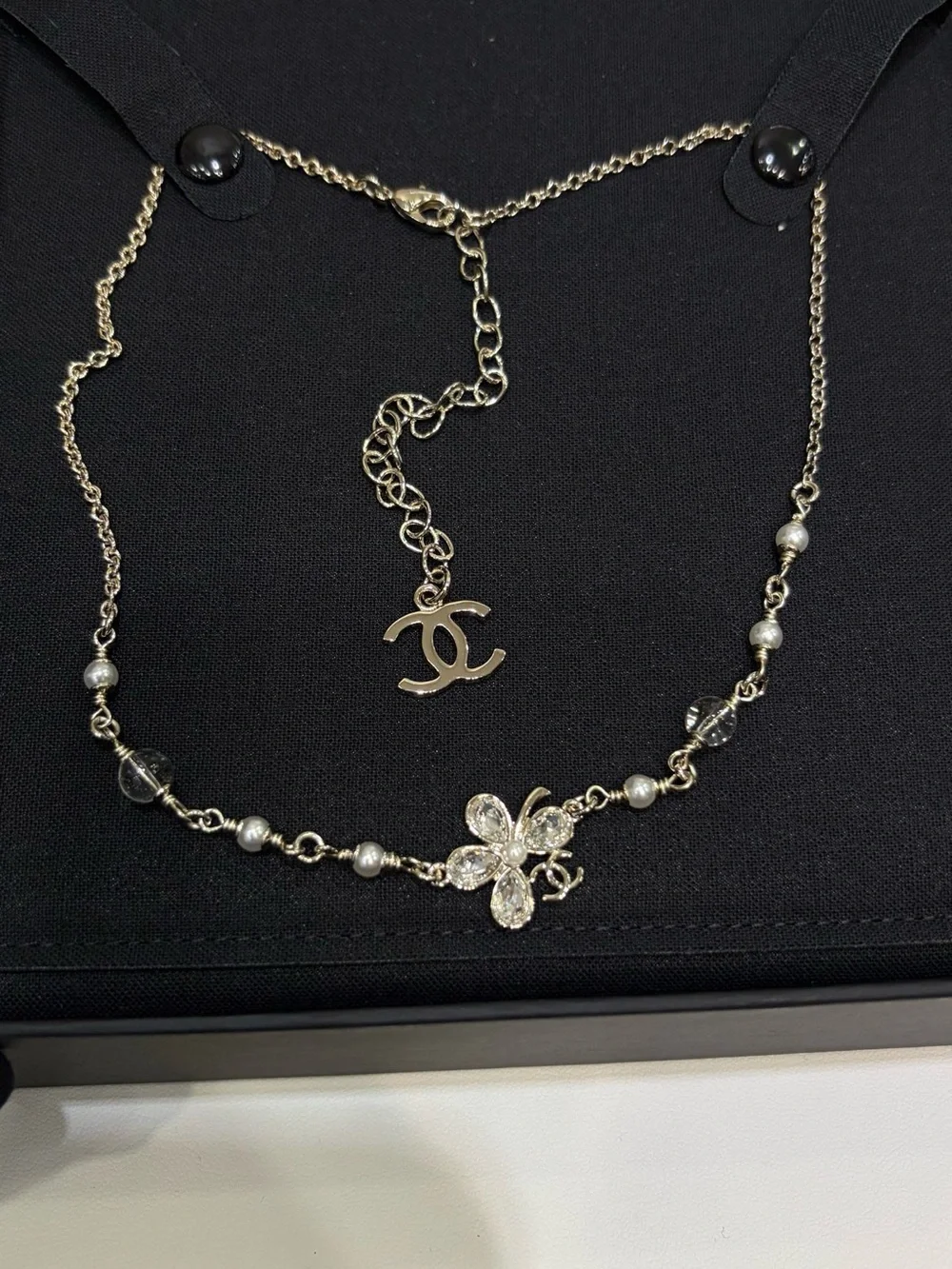 N/A elegant gold